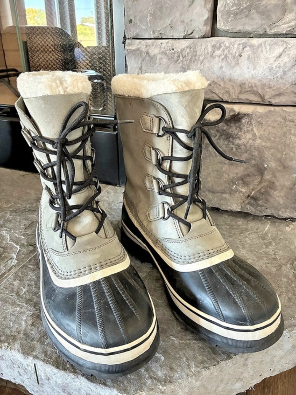 Sorel Joan of Arctic Boots Winter Boots in Gray & Black